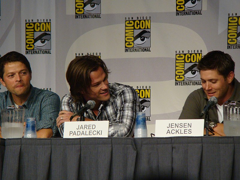 File:Misha Collins, Jared Padalecki & Jensen Ackles (4852590640).jpg