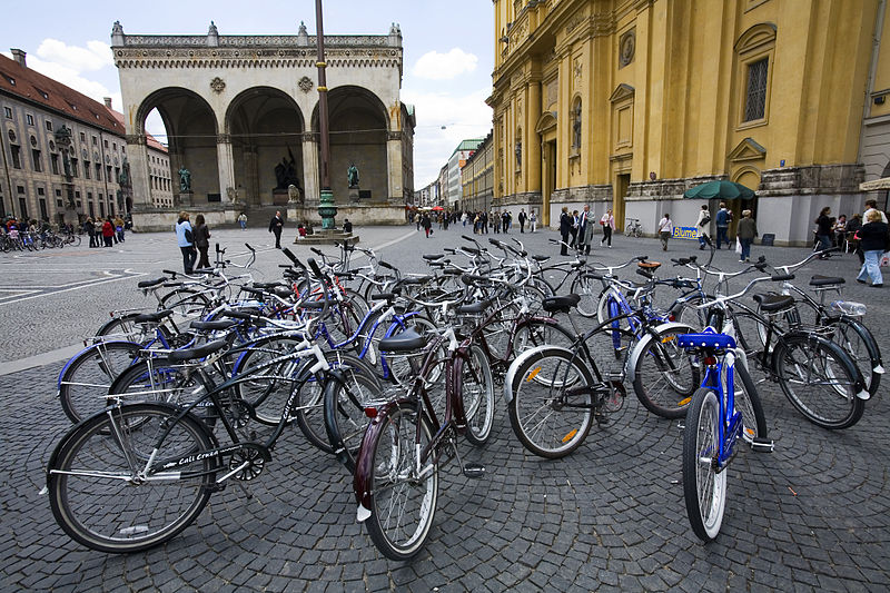 File:Munich - Bicycles in front of Odeonsplatz Feldherrnhalle - 5045.jpg