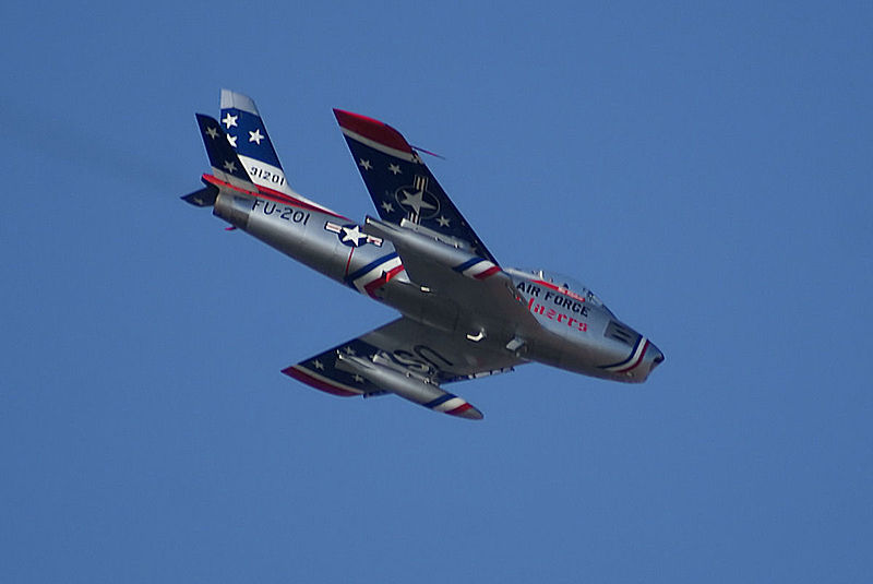 File:North American F-86F-30-NA Sabre Skyblazers Snodgrass 5th Pass 05 TICO 13March2010 (14576459906).jpg