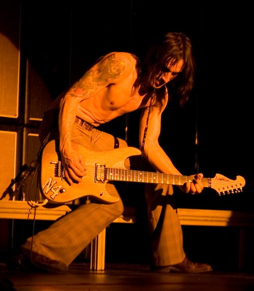 Bettencourt performing in 2008