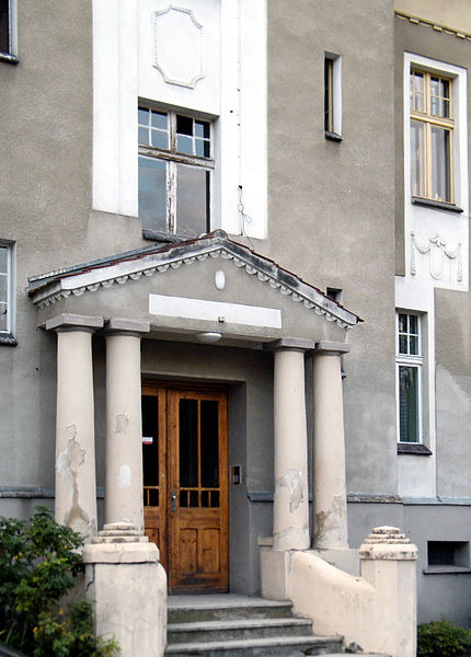 File:OPOLE dom "Villa Helena" ul Kropidły 8-drzwi wejściowe. sienio.jpg