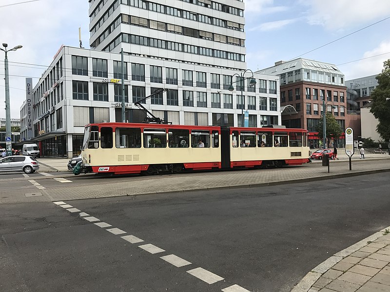 ファイル:Oderturm und Straßenbahn 2019.jpg