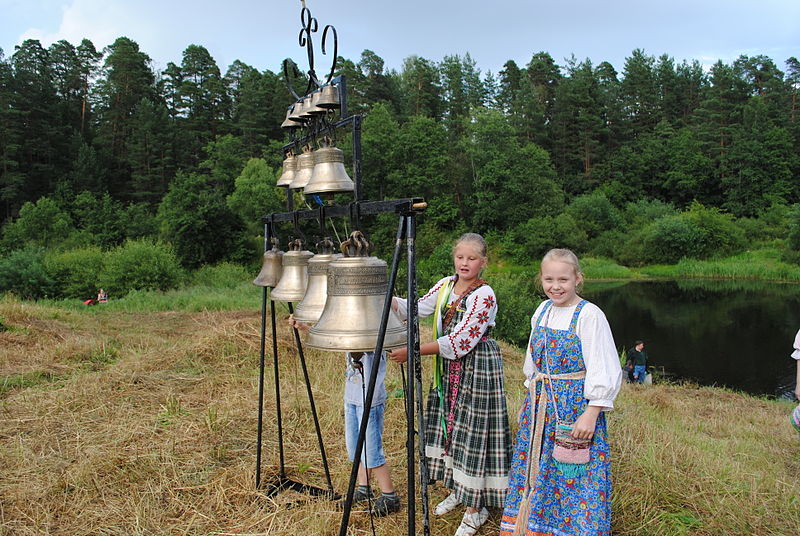 File:Olginy Berega, Bells.JPG