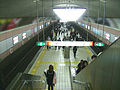 Osaka-subway-M19-Shinsaibashi-station-platform.jpg