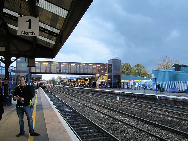 File:Oxford Railway Station at dusk Nov 2011.jpg