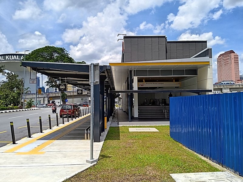 File:PY18 Hospital Kuala Lumpur MRT Entrance B 20230427 122931.jpg