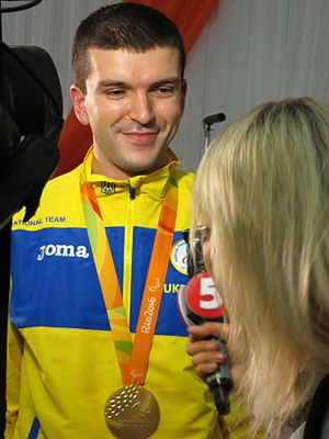 Андрій Демчук в аеропорту «Бориспіль» після повернення з літніх Паралімпійських ігор 2016 року в Ріо-де-Жанейро.