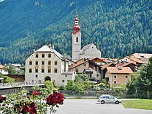 Gasthof zum Turm und Peter-und-Pauls-Kirche