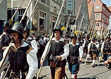 German reenactors of pikemen Pikeniere Wallenstein-Festspiele Memmingen.jpg