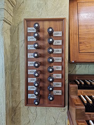 Pirchner-Orgel Kaltern Register links.jpg