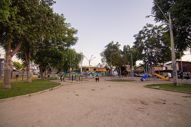 File:Plaza Villa Lo Boza, Año 2021.jpg