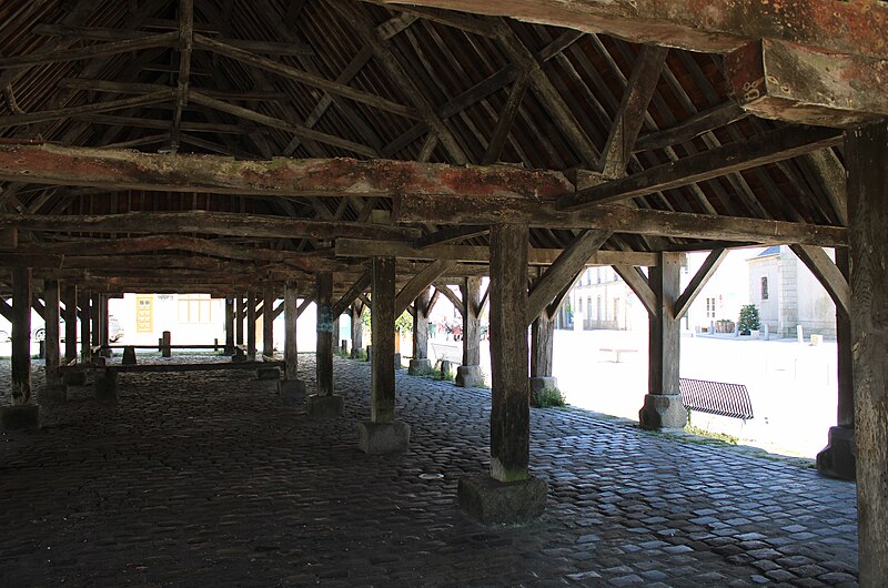 File:Plouescat Les halles 1.jpg