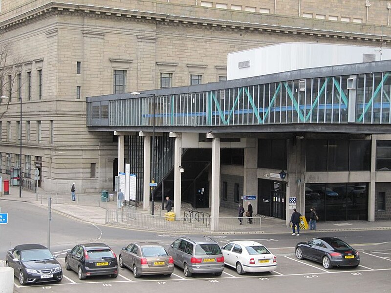 File:Police station under the walkway - geograph.org.uk - 1805024.jpg