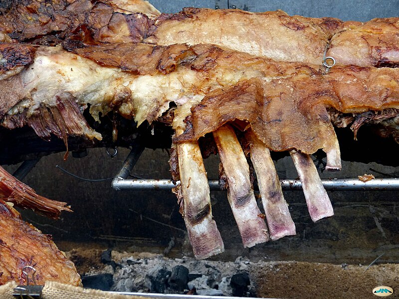 File:Pontevedra-Feira franca 2013-Costillar al espeto (10079697704).jpg