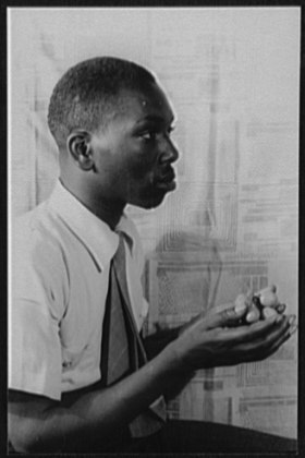 File:Portrait of Jacob Lawrence LCCN2004663192.tif