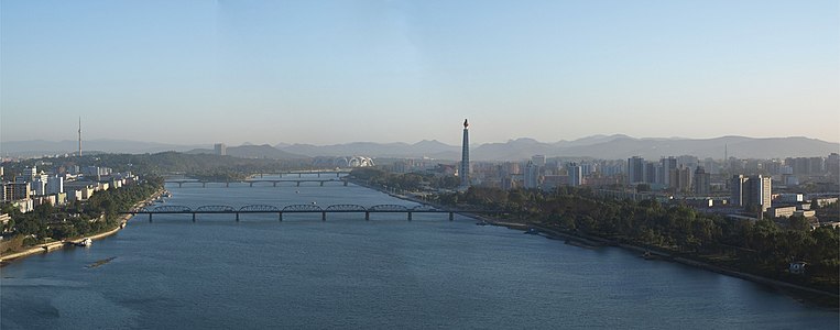 Pyongyang, kabisera ng Hilagang Korea (DPRK) at isang mahalagang daklungsod sa Tangway ng Korea.