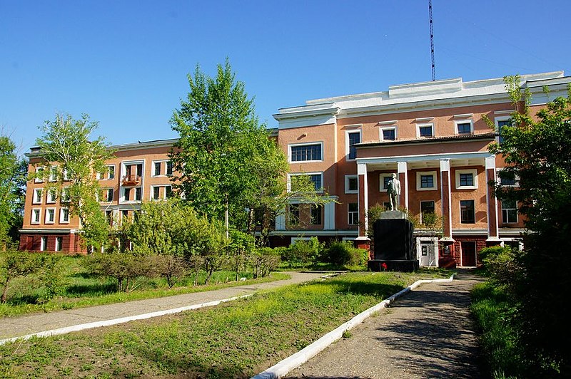 ファイル:Railway college in Svobodny.jpg