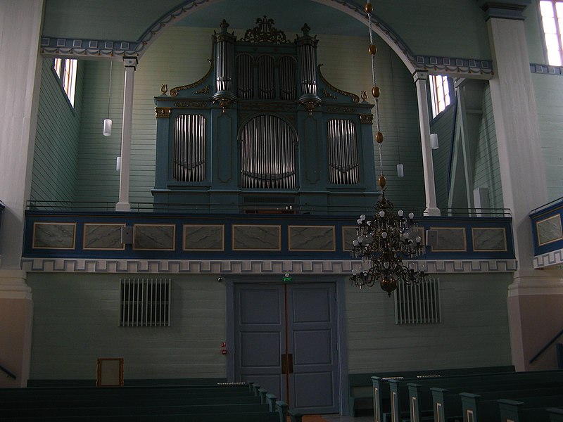 File:Rautalampi church interior.jpg