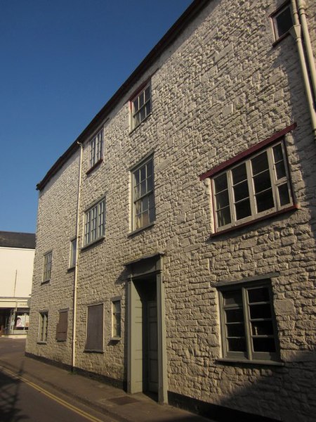 File:Rear of the George Hotel, Axminster - geograph.org.uk - 3530072.jpg