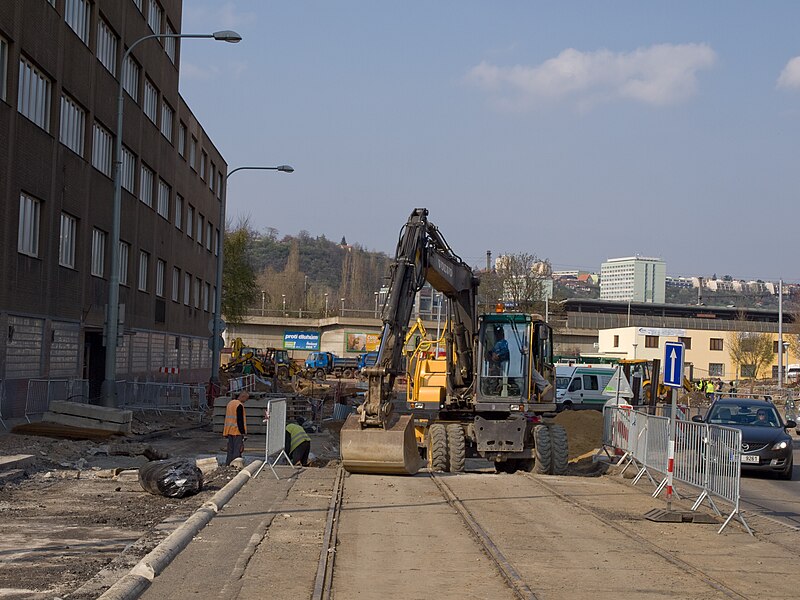 File:Reko TT Nádraží Holešovice - Trojská, staveniště Holešovice 2.jpg