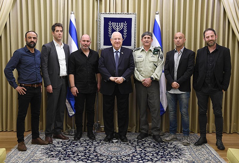 File:Reuven Rivlin with the personal of the Israeli television serie «Fauda», February 2018 (4876).jpg