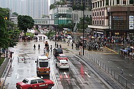 At 4.48 PM, several riot police arrived at Yeung Uk Road.