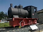 Feuerlose Dampflokomotive 20.064 links im Bild