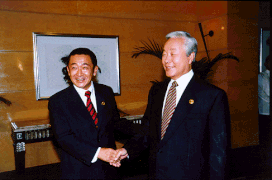 Kim Young-sam và Hashimoto năm 1996.