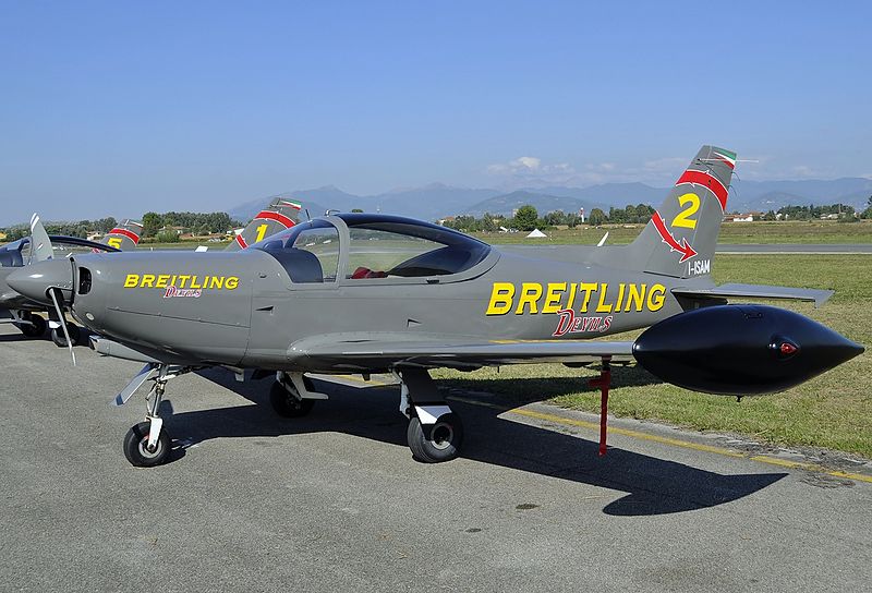 File:SIAI-Marchetti SF260D, Breitling Devils JP6382444.jpg