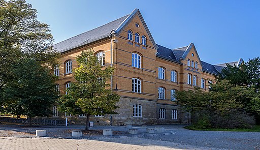 Saalfeld Sonneberger Straße 15-17 Schulgebäude mit Turnhalle und Lehrerwohnhaus