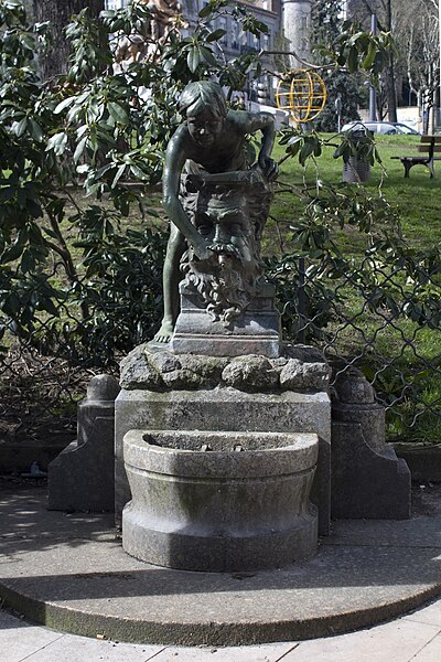 File:Saint-Étienne-L'enfant au masque-20110406.jpg