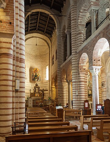 File:San_Lorenzo_a_Verona,_dentro.jpg