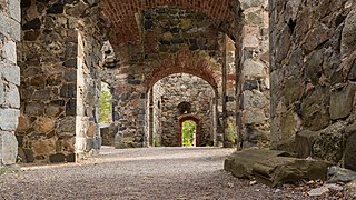 Sankt Olofs kyrkoruin september 2013 01