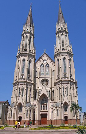 Fachada da catedral.