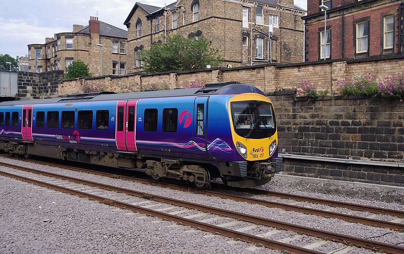 File:Scarborough railway station MMB 19 185117.jpg