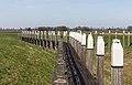 Loopbrug op palen.