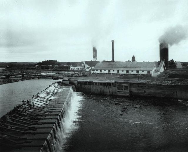 Lumber mill of Price Company, Matane, circa 1914