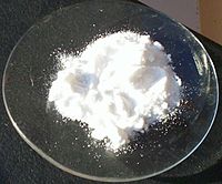 Natrijev jodid u obliku bijelog praha.