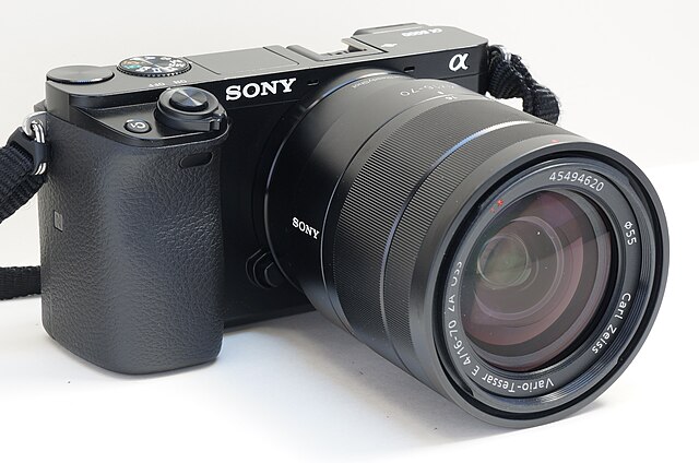 Sony Carl Zeiss Vario-Tessar T* E 16-70mm F4 ZA OSS - Wikipedia