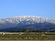 僧ヶ岳(春になると雪渓に僧侶などの形が浮かび上がる)