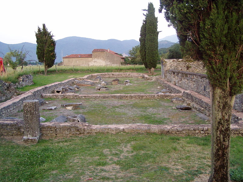 File:StBertrand eglise pre romane.JPG