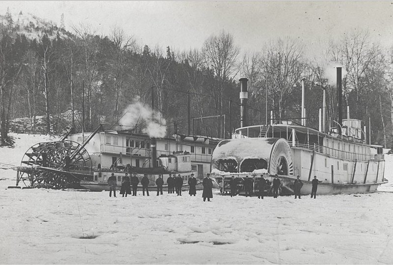 File:Steamers in ice (from stern) 17 Jan 1907.jpg