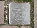 der Stolperstein für Denny Rosenstein vor dem Haus Josef-Kohlschein-Straße 30 in Warburg