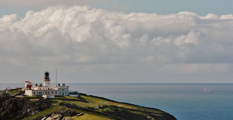 File:Sumburgh Head Lighthouse (19559150375).jpg