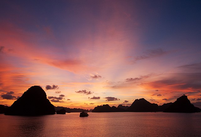 File:Sunset_at_Halong_Bay.jpg