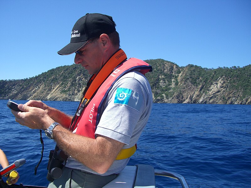 File:Technicien de l'Environnement Parc National de Port-Cros 2007.JPG