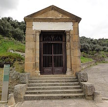 Roman temple of Alcantara, in Spain, a tiny votive temple built with an important bridge under Trajan Templo Romano dedicado a Trajano (Alcantara, Caceres, Espana) , vista frontal..JPG