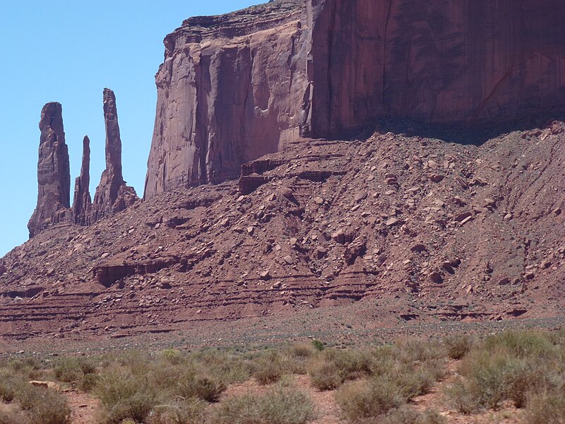 File:Three Sisters (Monument Valley) (11).jpg