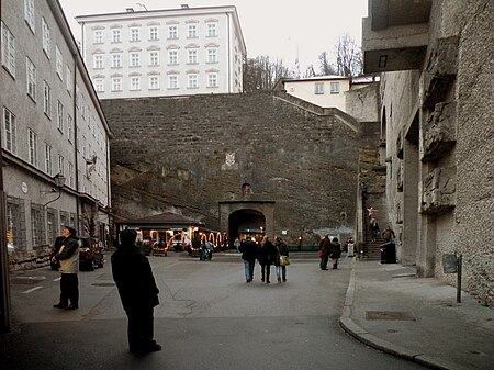 Toskanini Platz