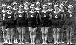 Turnerinnen der niederländischen Goldriege von 1928.jpg